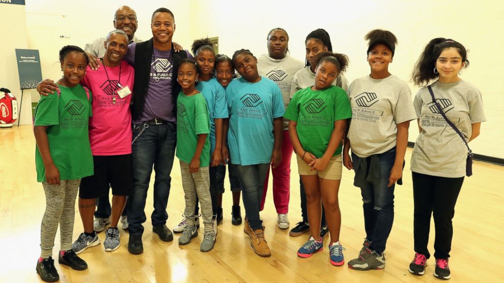 PHOTO: Cuba Gooding Jr. talks to Boys & Girls Clubs of Metro Los Angeles/Watts Willowbrook site members about the Maytag Dependable Leader Awards, Aug. 16, 2016, in Los Angeles.