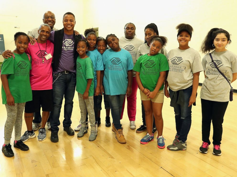 PHOTO: Cuba Gooding Jr. talks to Boys & Girls Clubs of Metro Los Angeles/Watts Willowbrook site members about the Maytag Dependable Leader Awards, Aug. 16, 2016, in Los Angeles.
