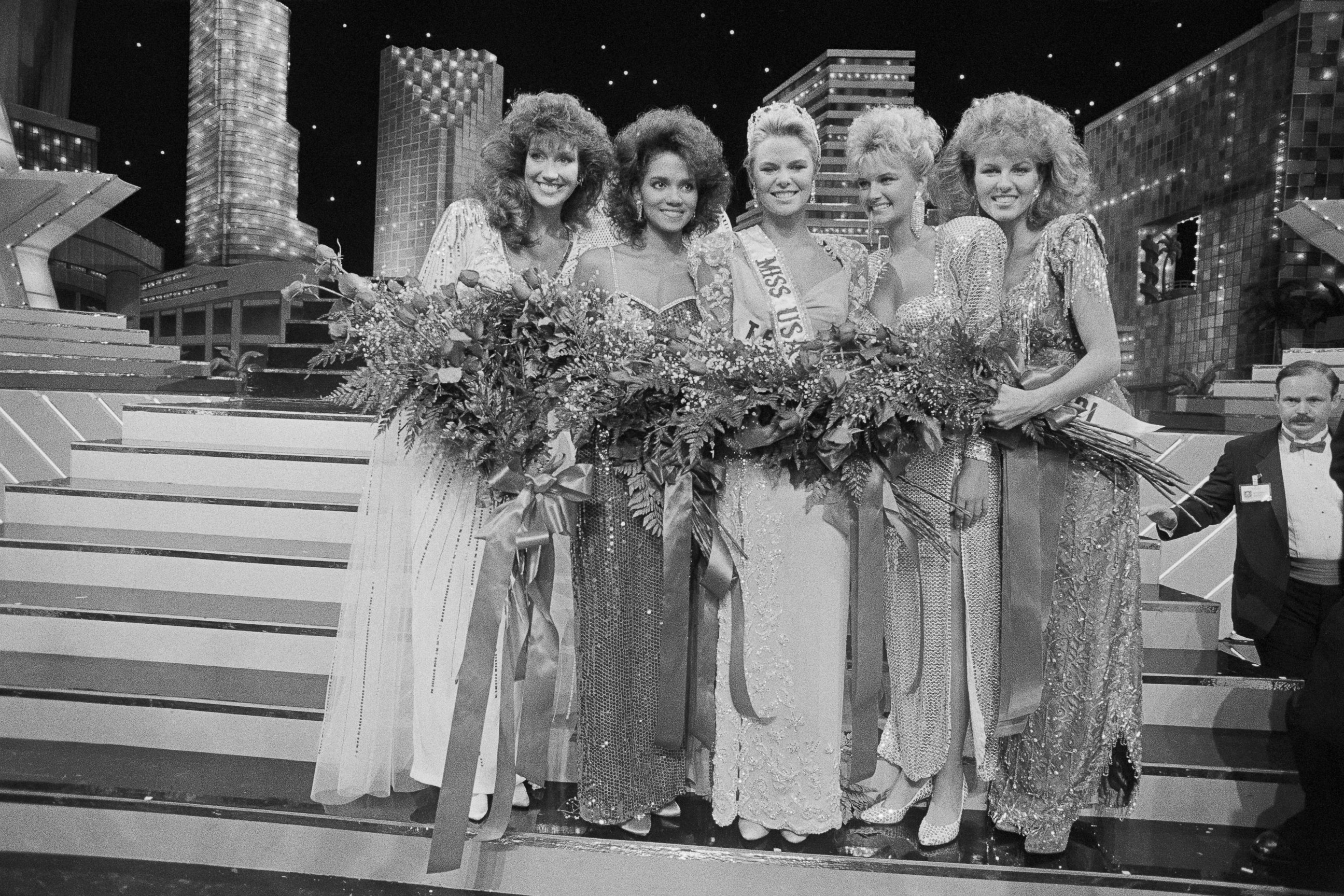 PHOTO: Miss America Pageant 1986, 2nd runner-up; Miss Ohio, Halle Berry, second from left. 