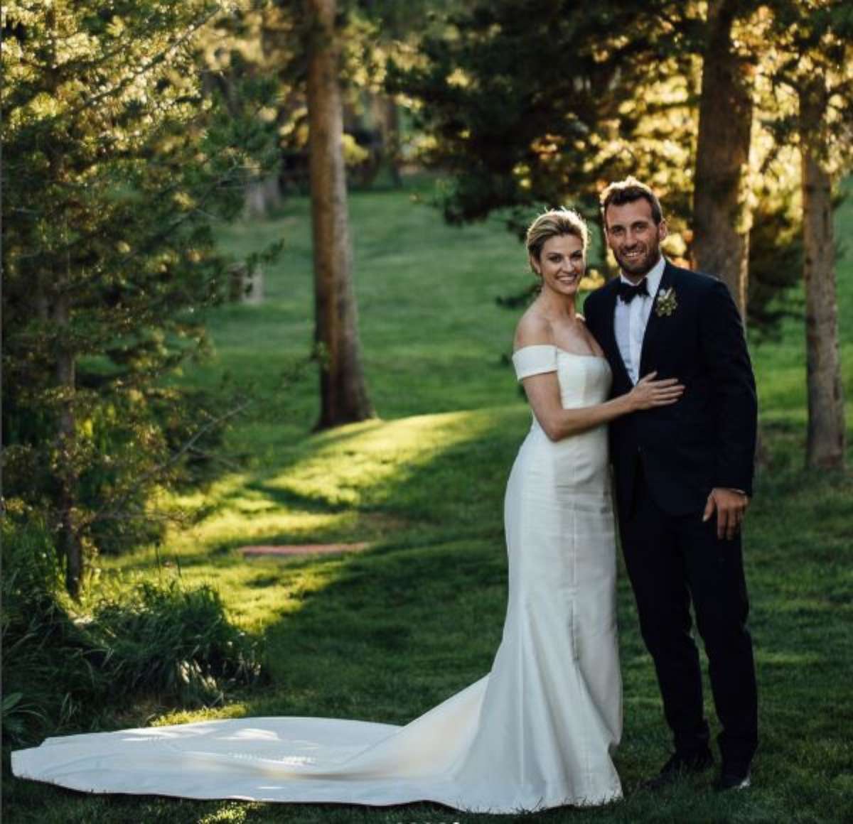 Erin Andrews shares wedding photos - Good Morning America