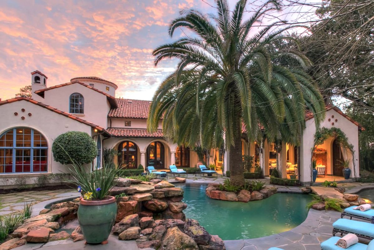 PHOTO: Lady Gaga rented this $20 million Houston estate, Villa Encantado, through Airbnb for the Super Bowl. 