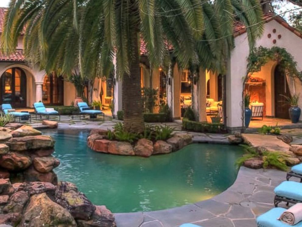 PHOTO: Lady Gaga rented this $20 million Houston estate, Villa Encantado, through Airbnb for the Super Bowl.