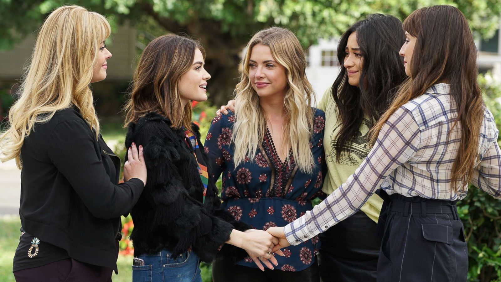 Pretty Little Liars: Who Is On The A Team? : Lucy Hale Talks
