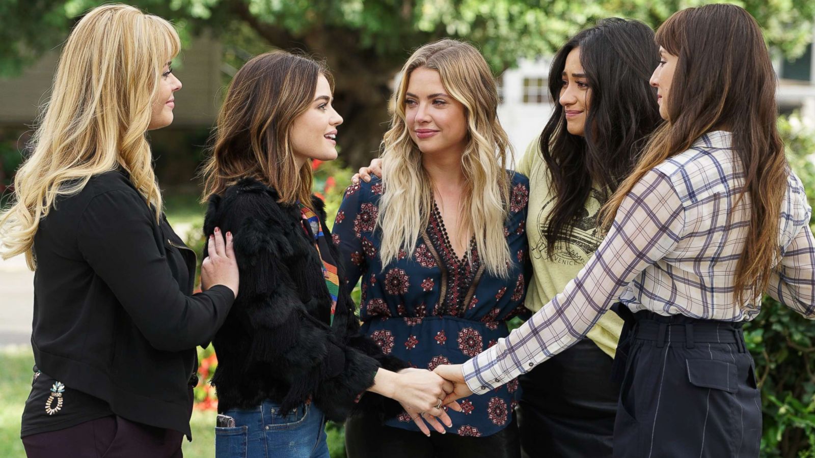 PHOTO: Scene from the series finale of "Pretty Little Liars."