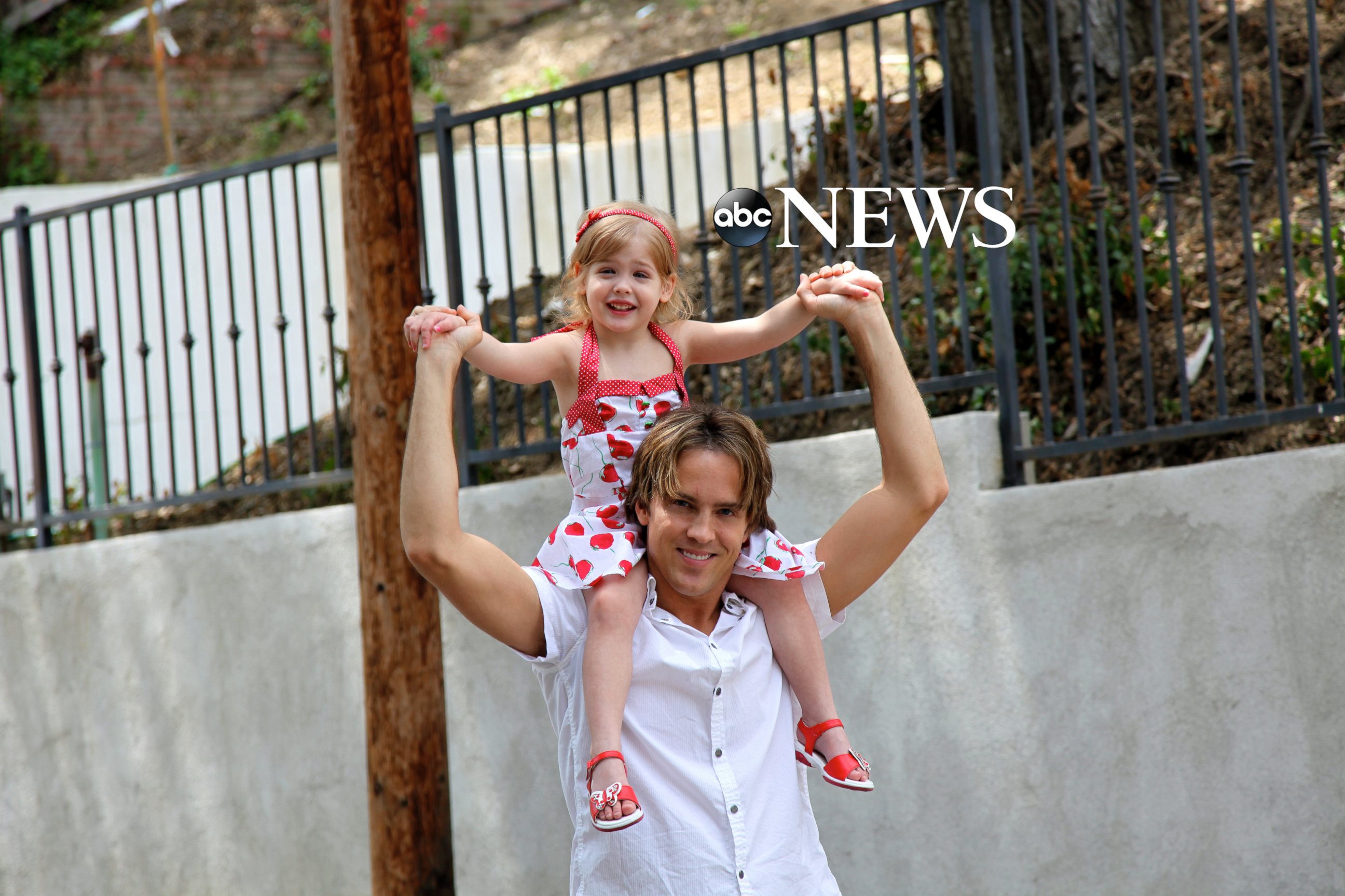 PHOTO: Larry Birkhead, is raising his daughter Dannielynn, seen here in this 2009 photo, as a single dad.