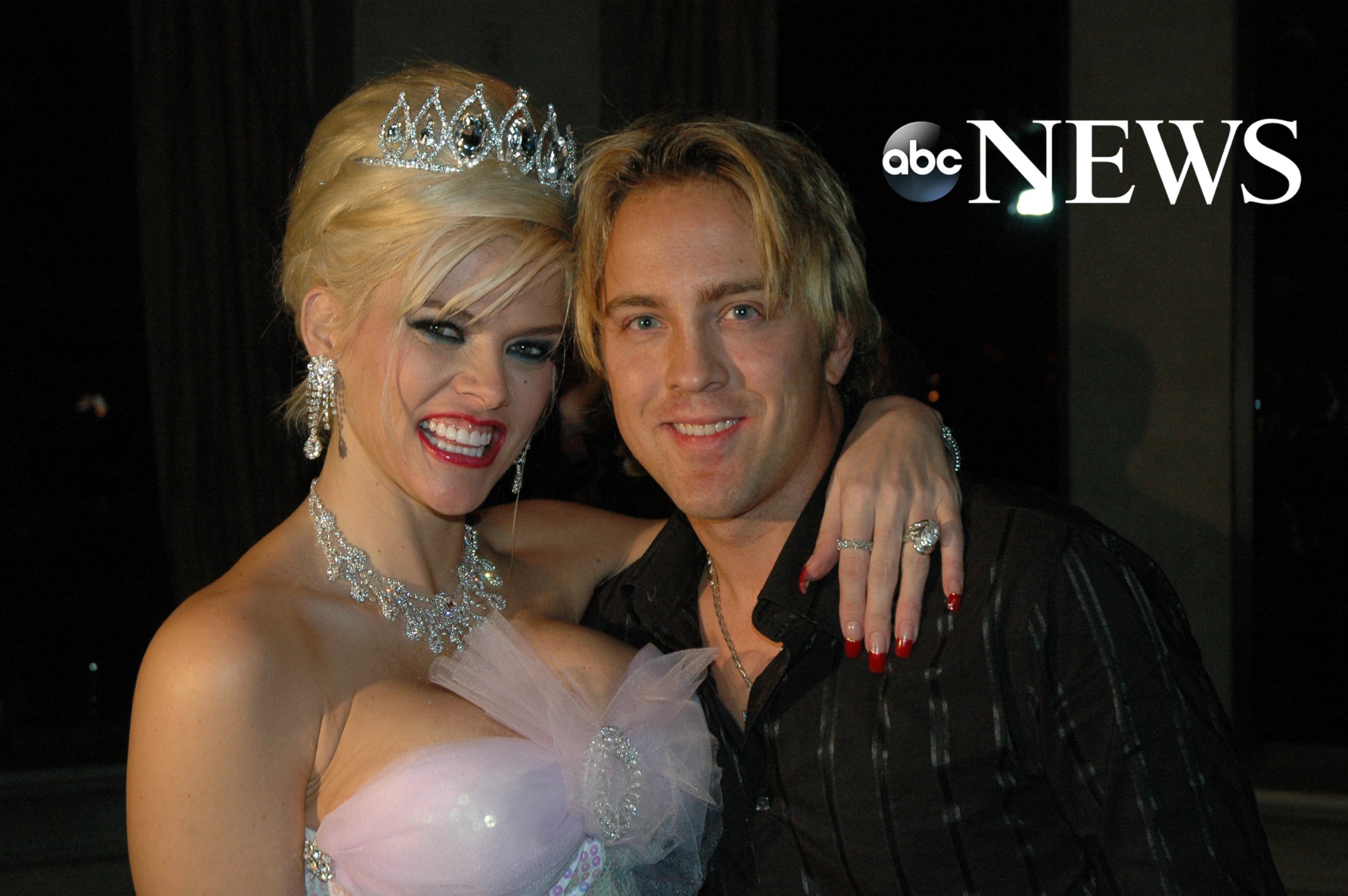PHOTO: Larry Birkhead said he and Anna Nicole Smith, seen here together in this December 2004 photo, kept their romantic relationship private.