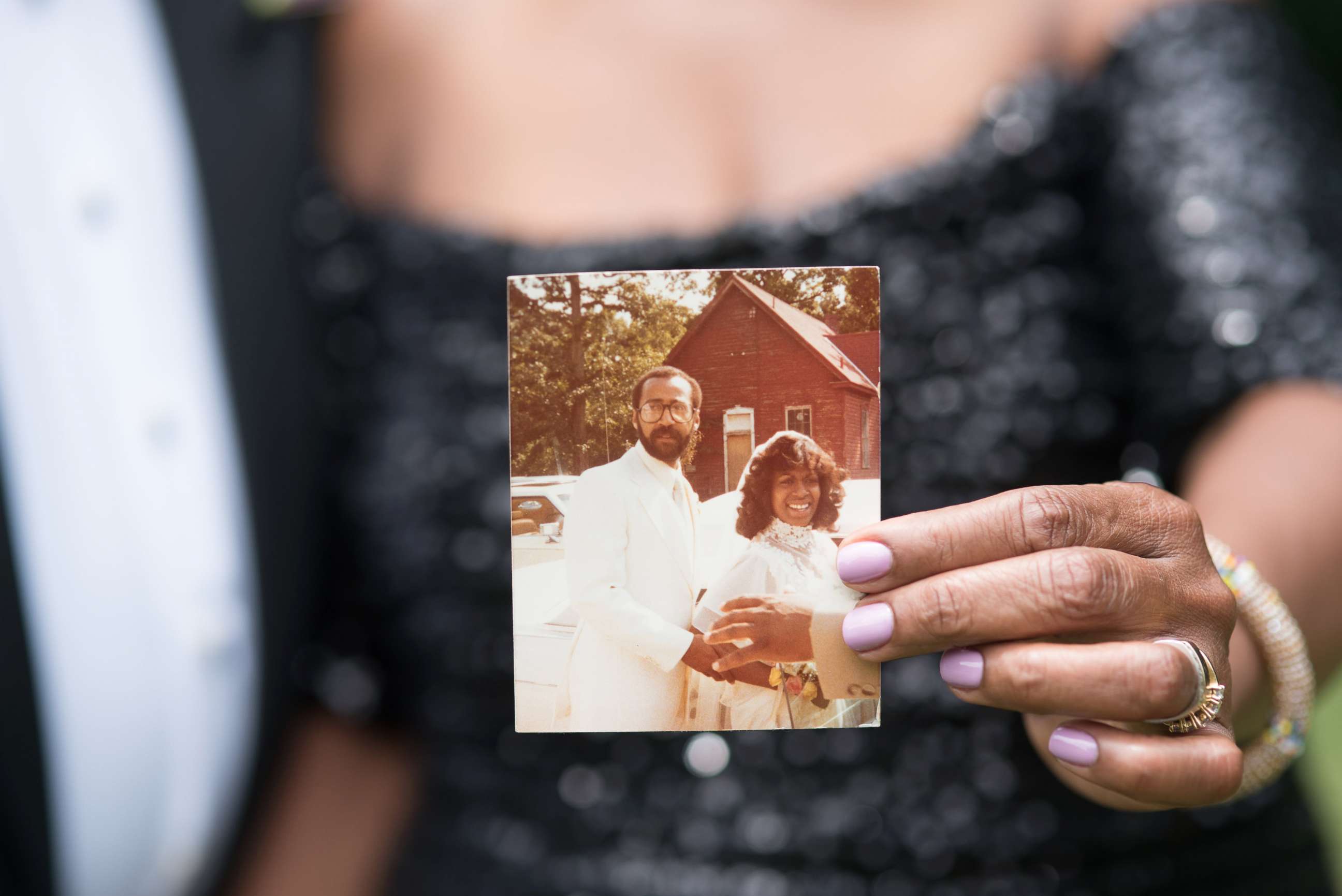 PHOTO: Jennifer and Timothy Bing lost their wedding photos in a fire 38 years ago. Their daughter Ashleigh gifted them a wedding photo shoot for their anniversary.