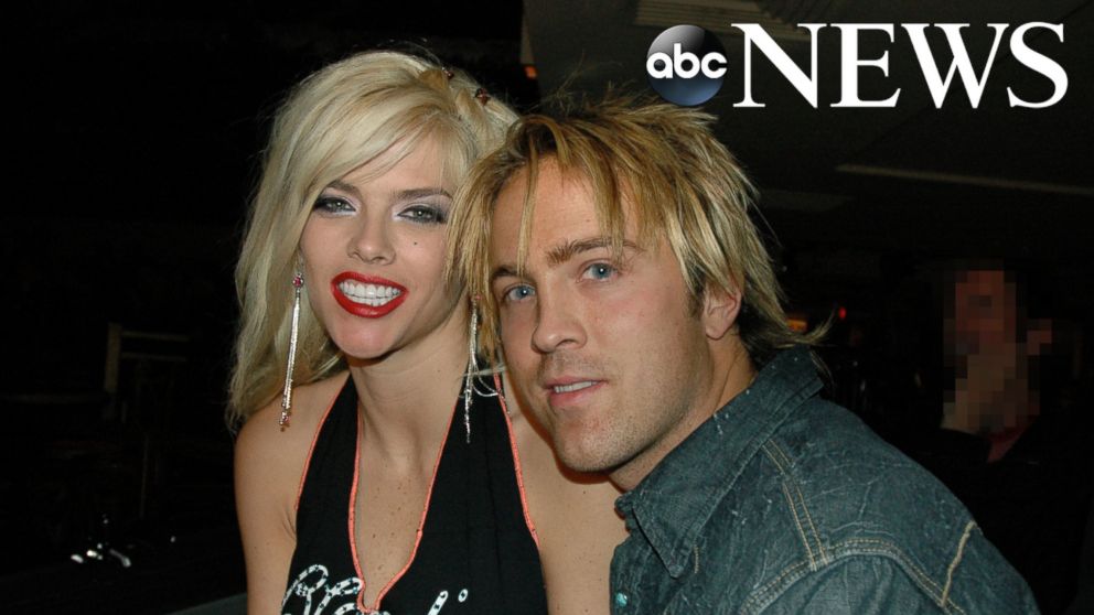 PHOTO: Larry Birkhead, a photographer, said he and Anna Nicole Smith, shown here together in this 2005 photo, kept their romantic relationship private. 