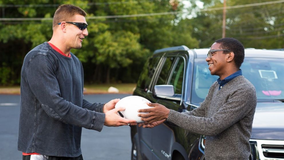 PHOTO: Undercover Lyft's latest driver is New England Patriots' tight end Rob Gronkowski.