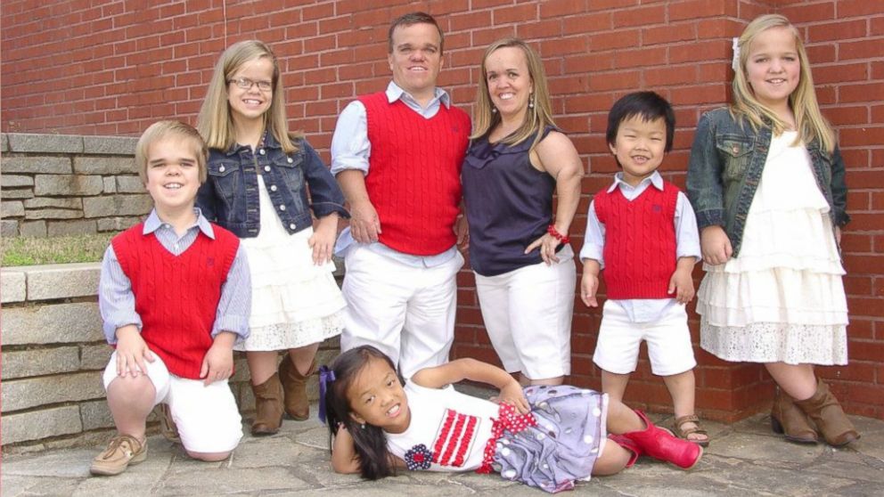 PHOTO: The members of the Johnston family are all 4-feet-tall or under.