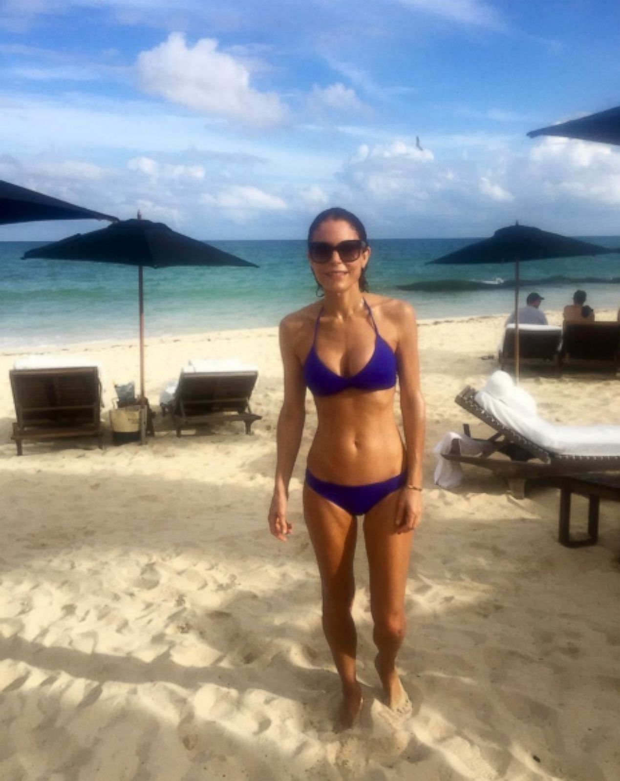 Bethenny Frankel Hits the Beach Picture | Celebrities on vacation - ABC News1269 x 1600