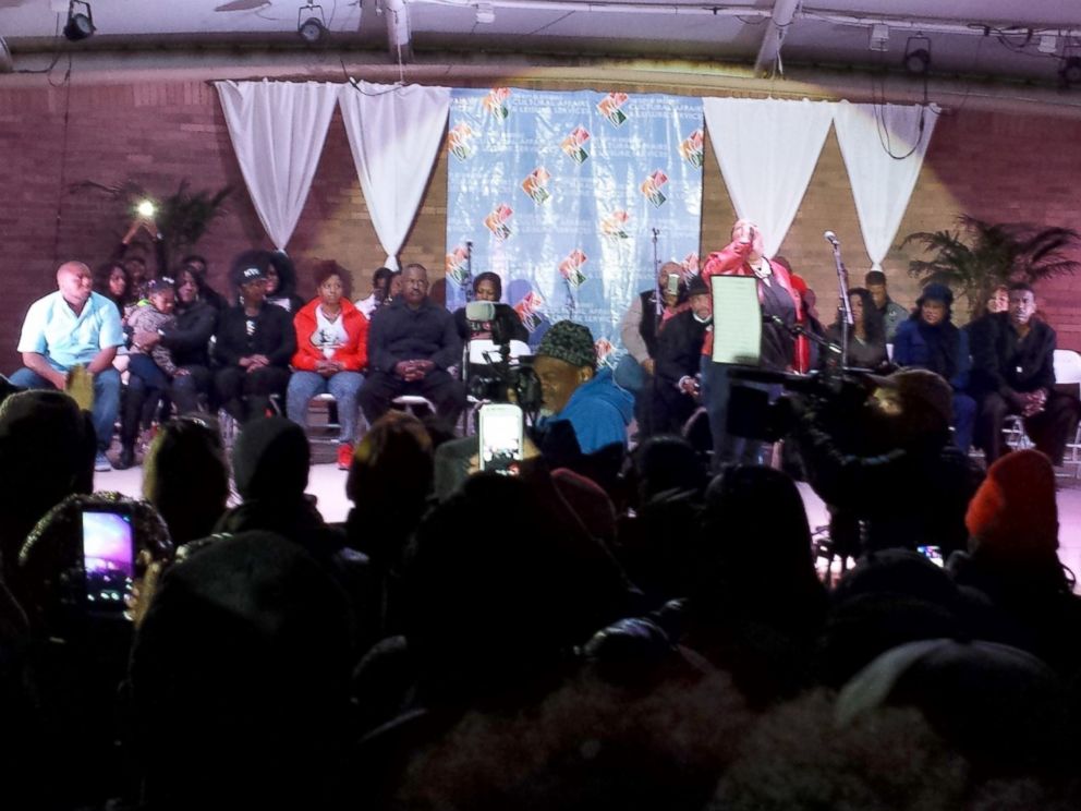 PHOTO: People gather for a vigil to Bobbi Kristina Brown, Feb. 9, 2015, in Atlanta.