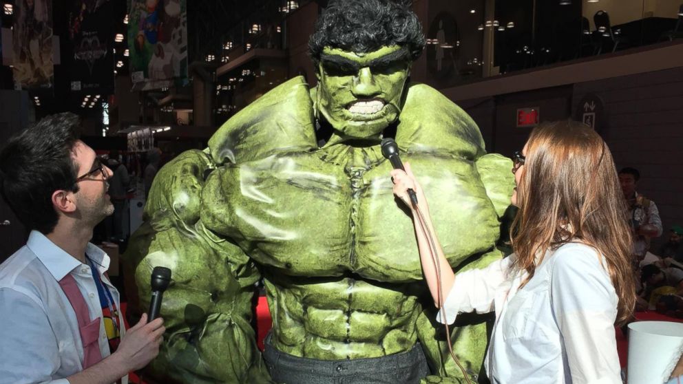 Meet the Man Who Spent 4 Months Building 7-Foot Hulk Costume for Comic Con.