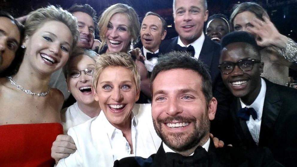 PHOTO: Ellen DeGeneres takes a selfie with Jared Leto, Jennifer Lawrence, Channing Tatum, Meryl Streep, Julia Roberts, Kevin Spacey, Brad Pitt, Lupita Nyong'o, Angelina Jolie, Peter Nyong'o and Bradley Cooper at the Oscars, March 02, 2014.