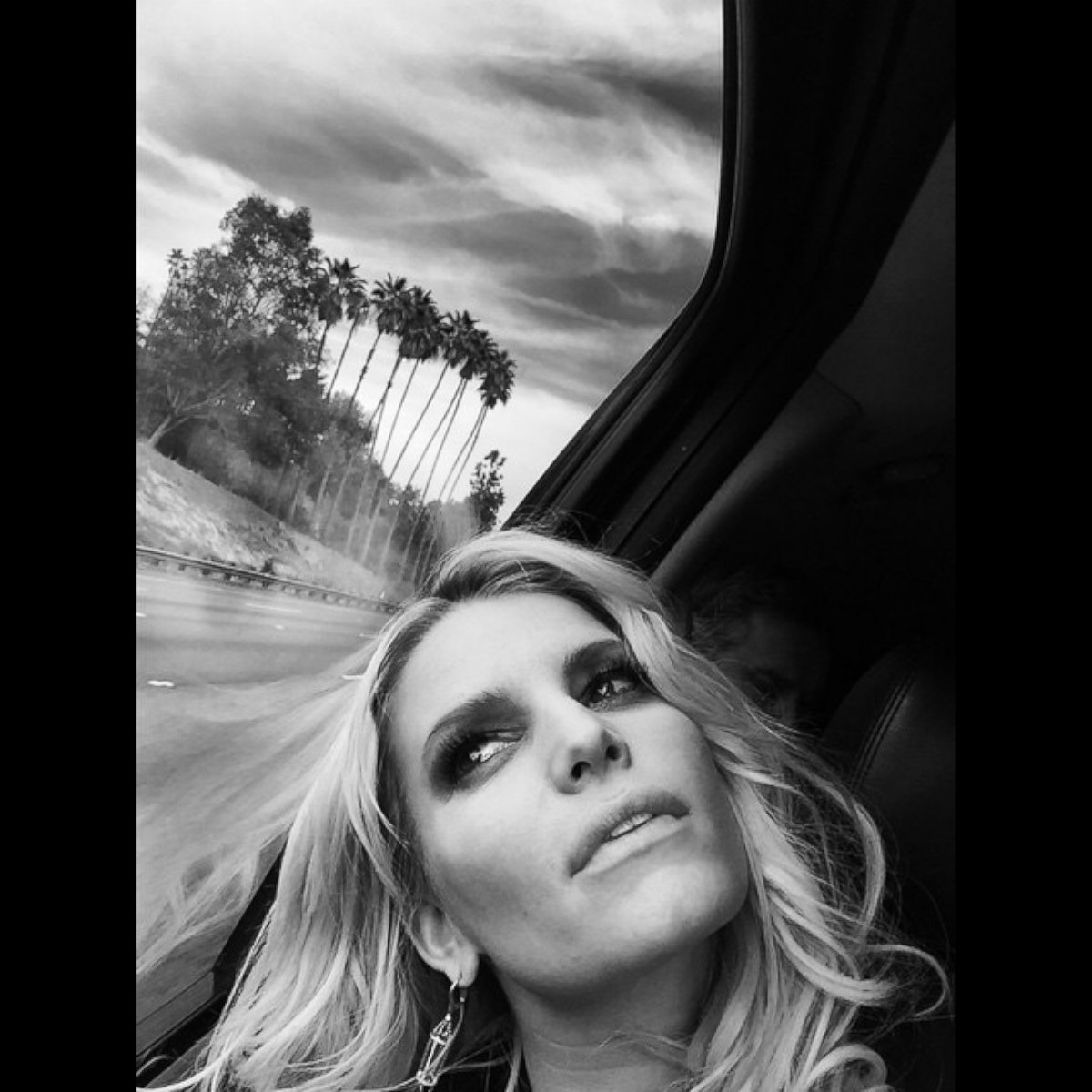 Jessica Simpson Shares A Demure Selfie Picture Jessica Simpson Through The Years Abc News 