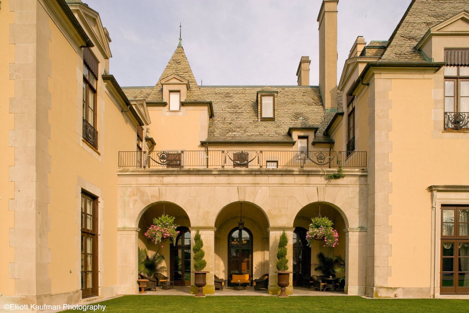 Taylor Swift Uses Oheka Castle As Setting For Latest Video Photos Abc News Taylor Swift Uses Oheka Castle As Setting For Latest Video Photos Abc News