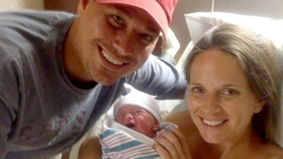 Rob and Amber Mariano welcomed a baby girl on June 20, 2014, in a photo they shared on their Twitter account.