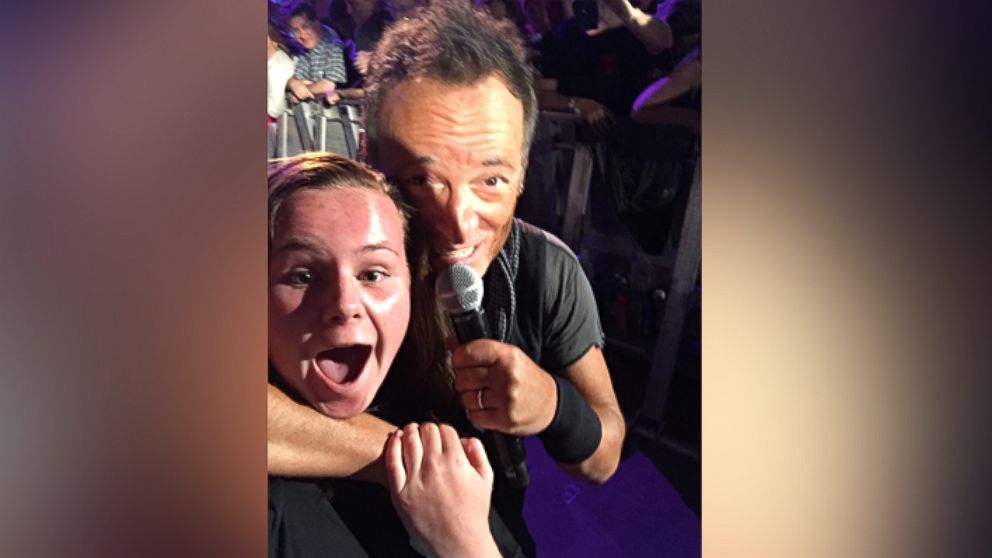 podning stærk Kan 13-Year-Old Bruce Springsteen Fan Describes 'Amazing' Selfie Moment - ABC  News