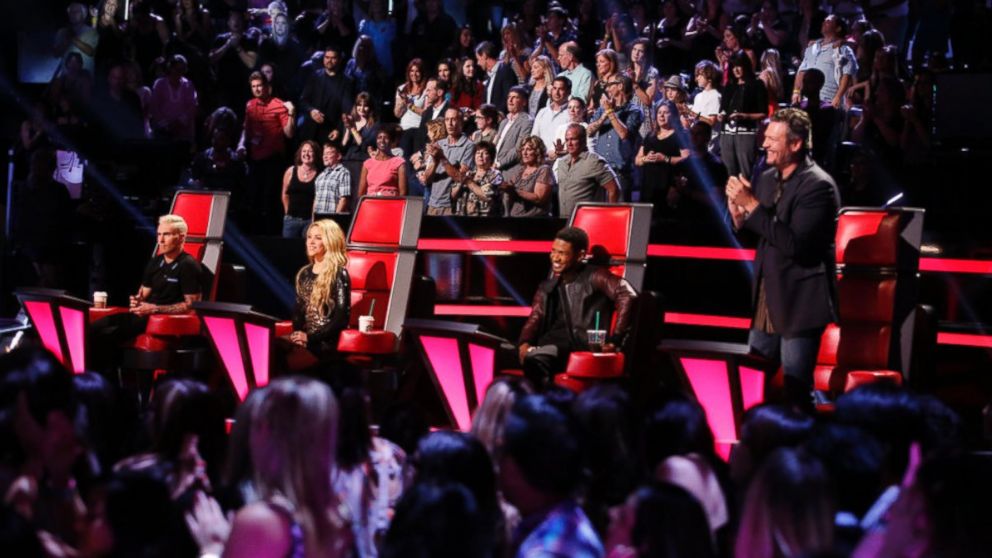 Blake Shelton stands and applauds next to the rest of the judges of The Voice, May 5, 2014.