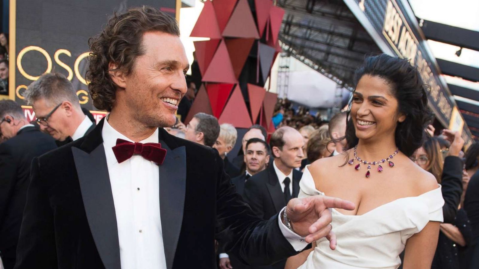 PHOTO: Matthew McConaughey and Camila Alves arrive for the Oscars, March 4, 2018, in Hollywood, Calif.