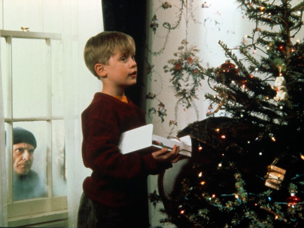 Home Alone Turns 25 How The Film Would Be Diffe Today Abc News - Home Alone Door Decorating Ideas