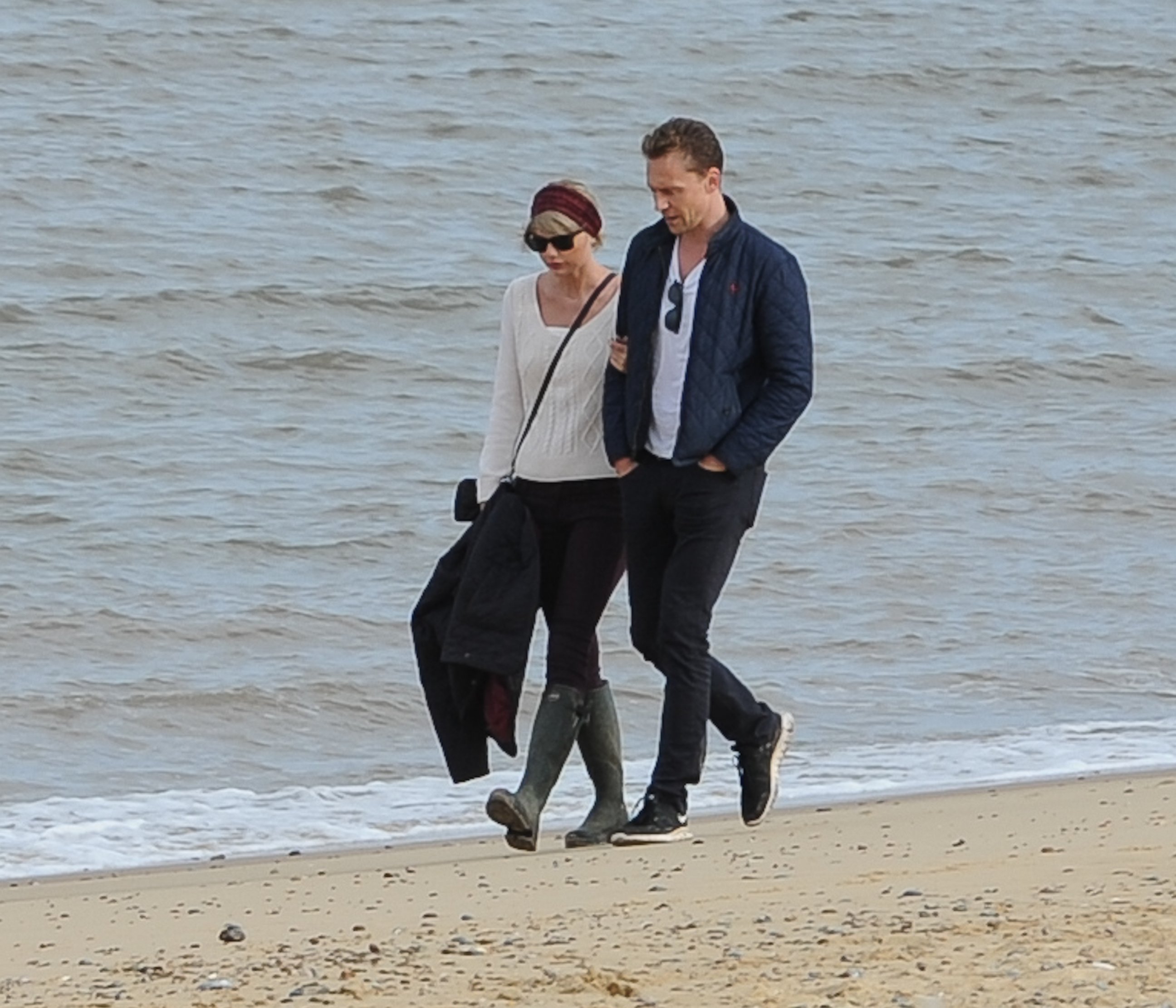 PHOTO: New Couple Taylor Swift and Tom Hiddleston are spotted having a day out at the beach at Great British seaside in Suffolk, U.K., June 26, 2016. 