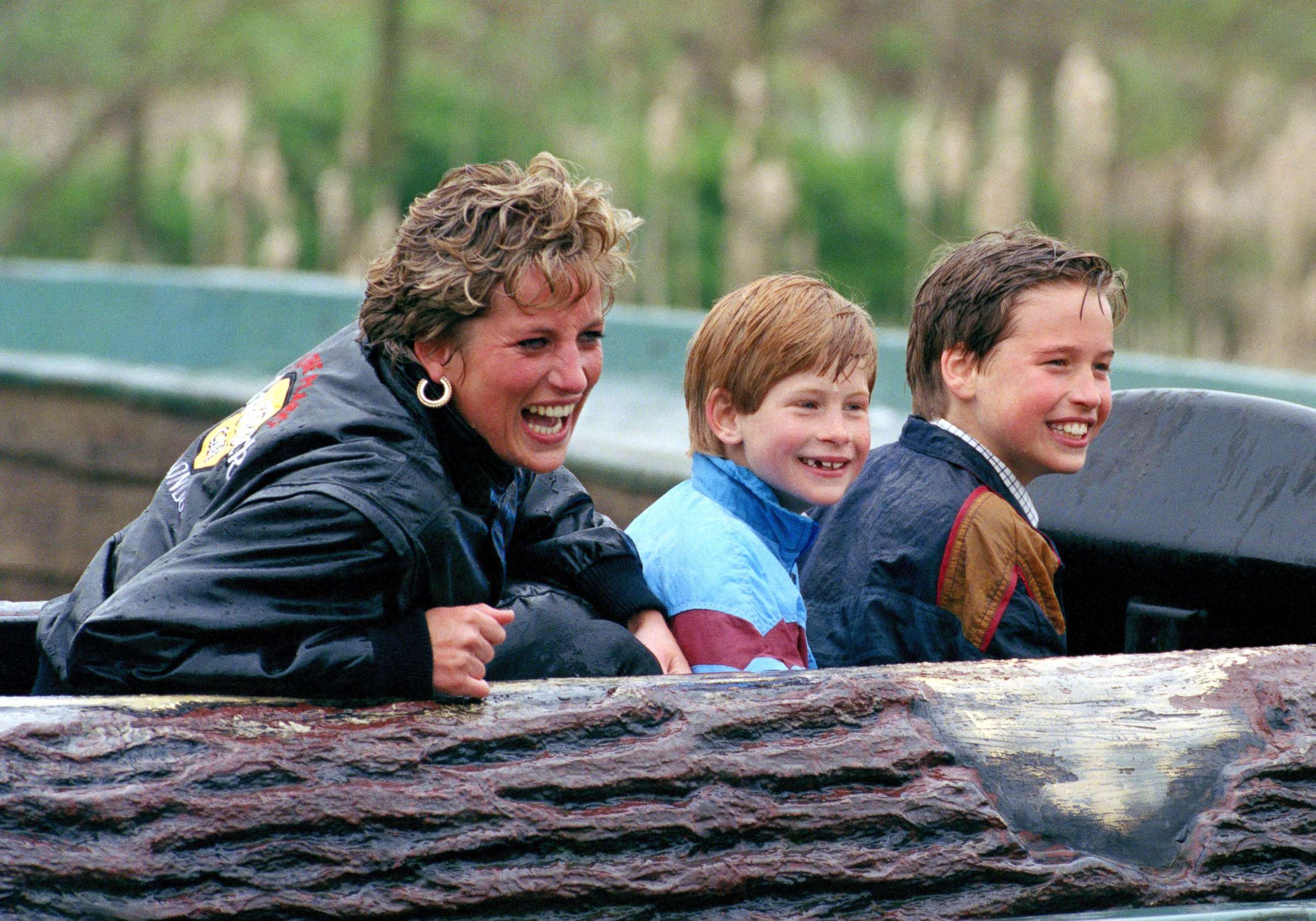 PHOTO: Diana, Princess Of Wales, Prince William And Prince Harry Visit 'Thorpe Park' Amusement Park. 