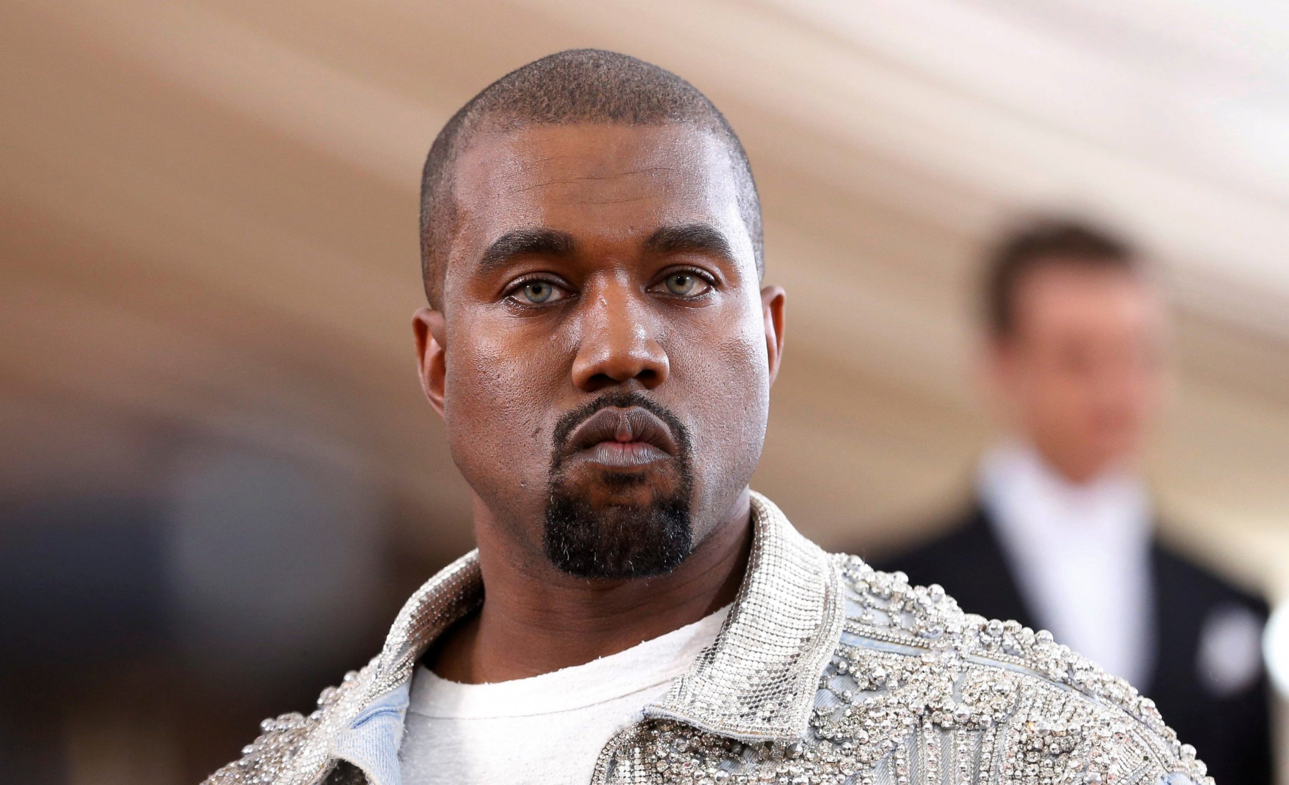 PHOTO: Kanye West arrives at the Metropolitan Museum of Art Costume Institute Gala in New York, May 2, 2016.