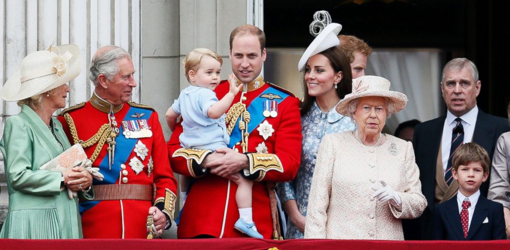 PHOTO: The Royal Family view the Trooping The Color parade from the balcony at Buckingham Palace, in London, June 13, 2015.