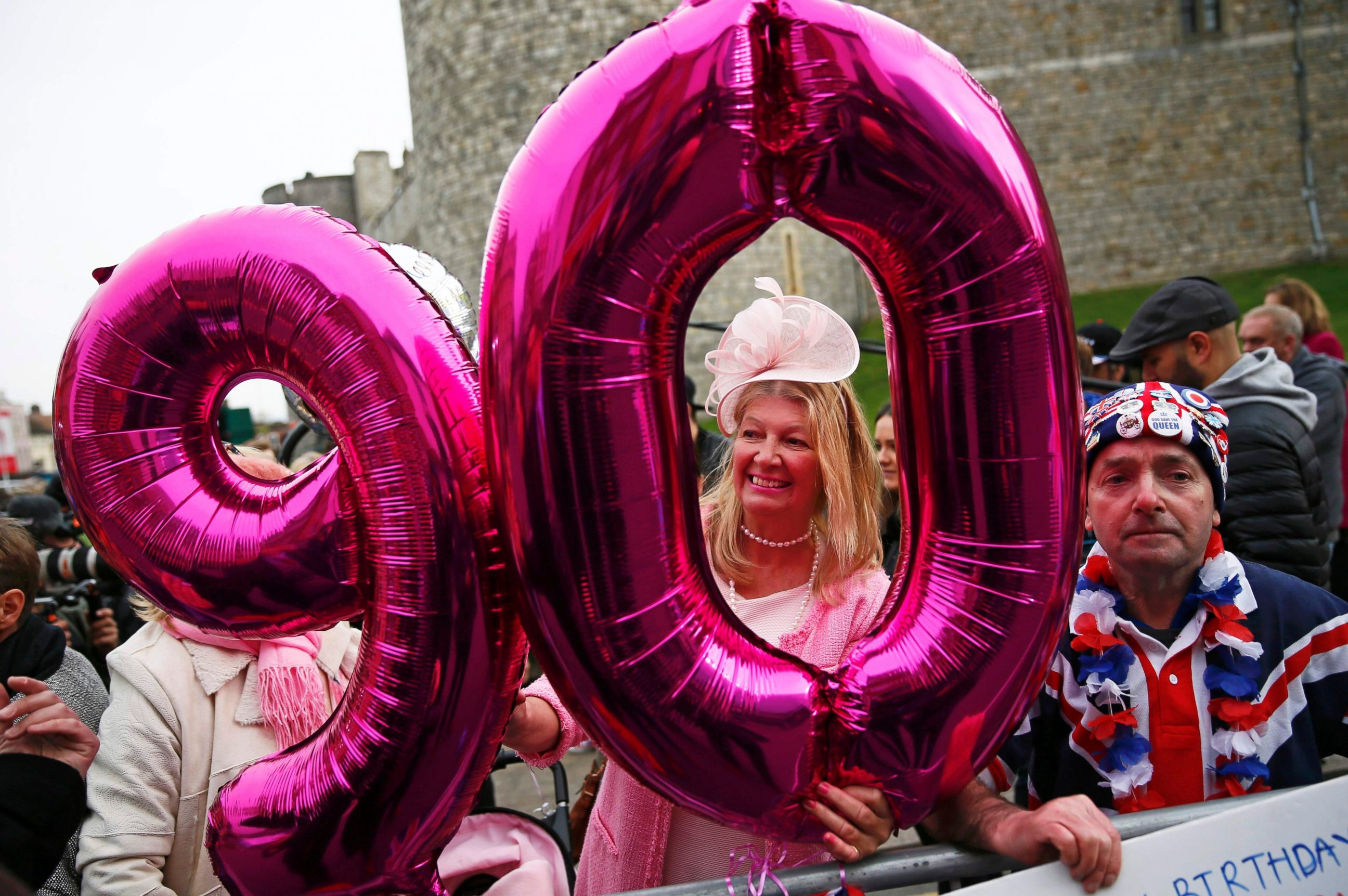 PHOTO: Royal fans gather to celebrate Queen Elizabeth's 90th birthday in Windsor, Britain, April 21, 2016.  