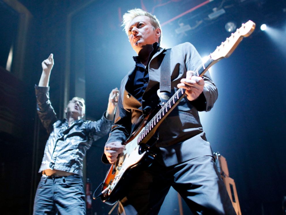 Andy Gill Guitarist For Punk Band Gang Of Four Has Died Abc News