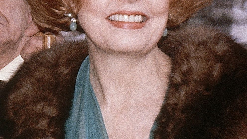 FILE - Actress Arlene Dahl arrives at the 54th Annual Academy Awards in Los Angeles, March 29, 1982. Dahl, the actor whose charm and striking red hair shone in such Technicolor movies of the 1950s as “Journey to the Center of the Earth" and “Three Li