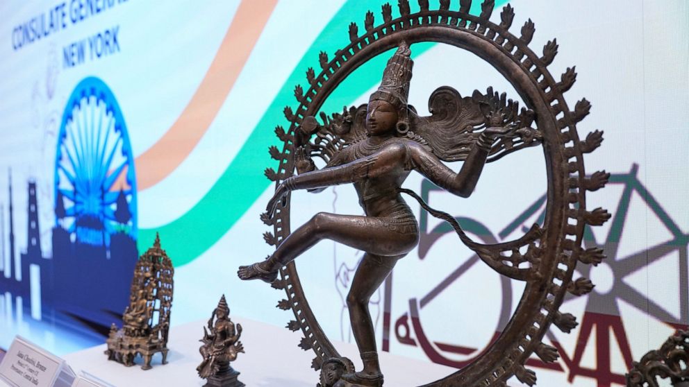 US returns antiquities to India in stolen art investigation