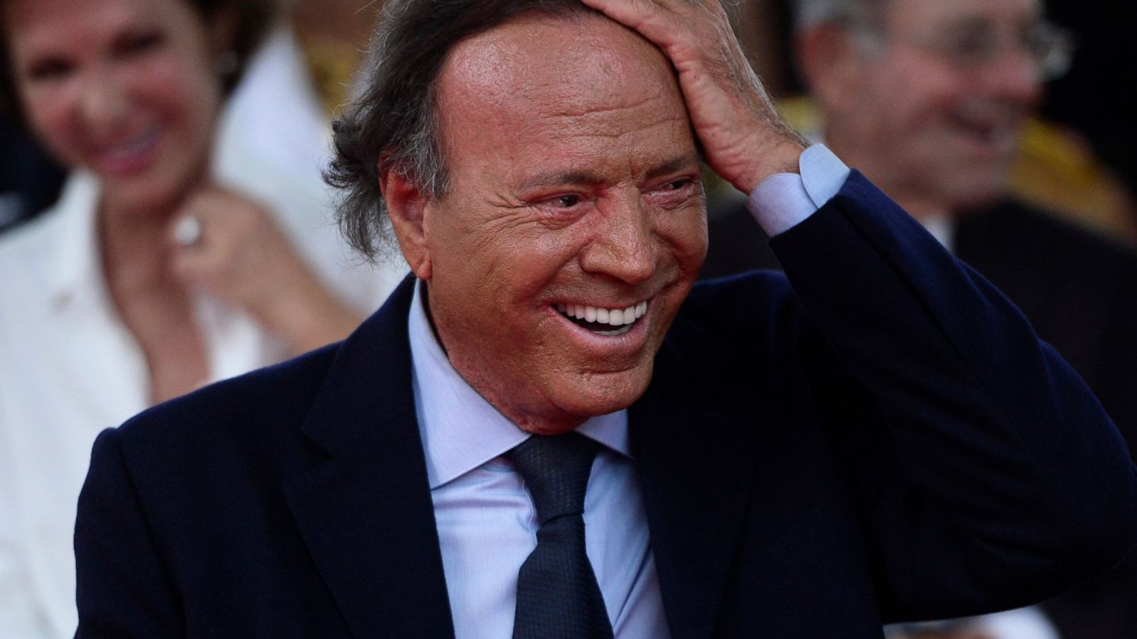 Spanish Judge Rules 43 Year Old Man Is Son Of Julio Iglesias Abc News