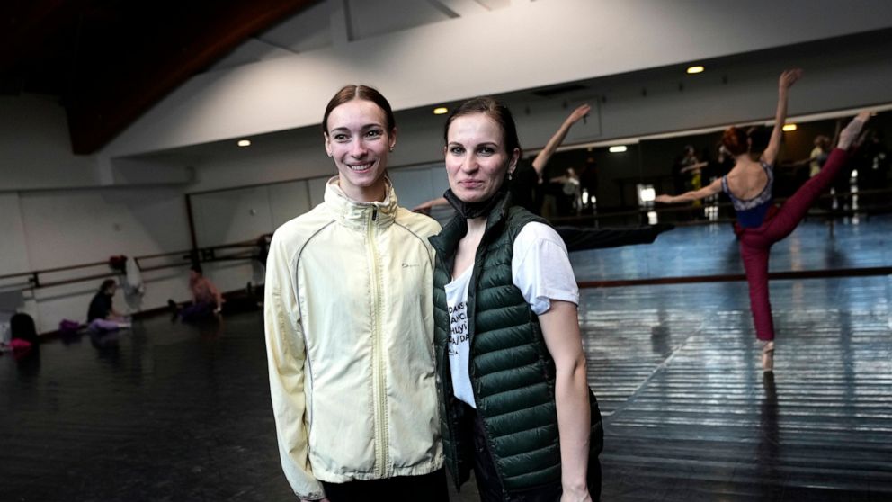 Зірки російського та українського балету разом танцюють у Неаполі