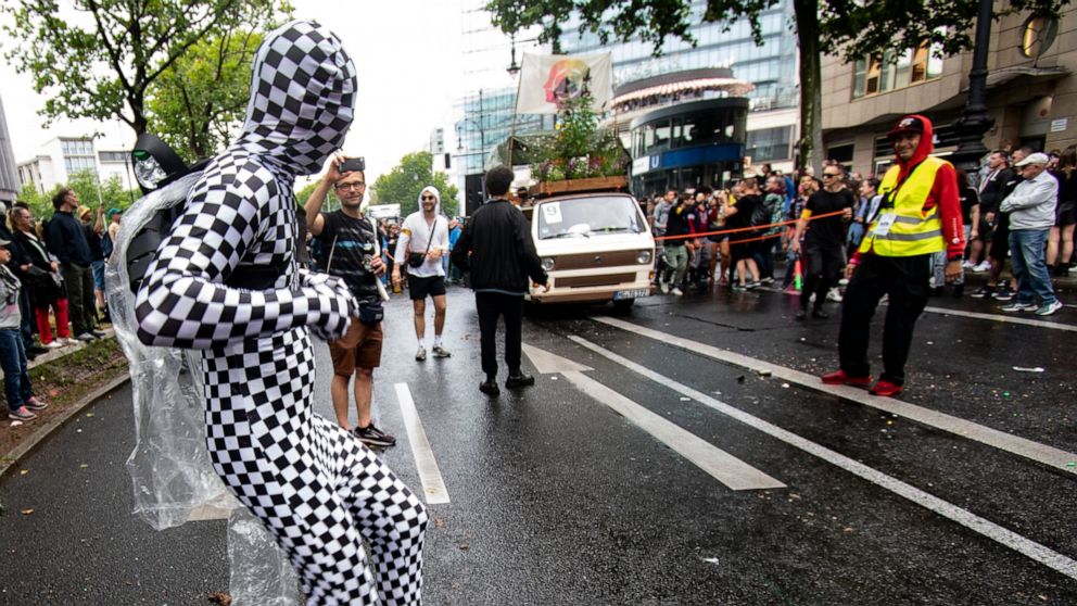 Techno-Party mit Gründer der Love Parade trifft auf Berlins Straßen