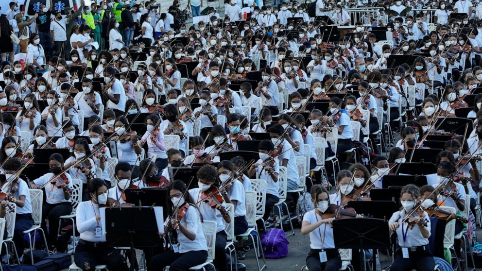 Venezuelan musicians pursue world's largest orchestra record