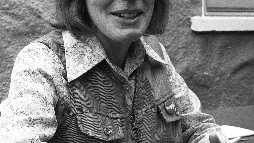 'I Am Woman' singer Helen Reddy, '70s hitmaker, dies at 78 thumbnail