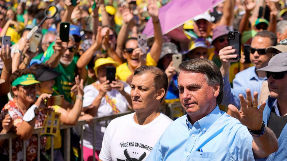 DiCaprio e Ruffalo pedem que brasileiros votem, irritando Bolsonaro