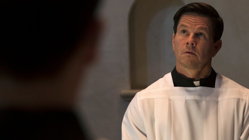 Critique: Mark Wahlberg joue dans le « Père Stu » sans esprit