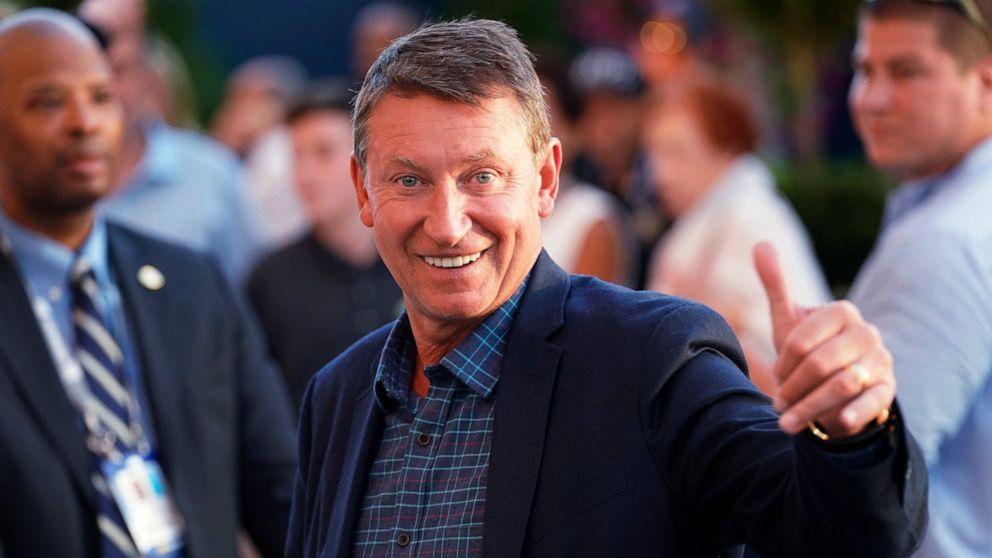 The Great Move: Gretzky will be part of Turner's NHL studio