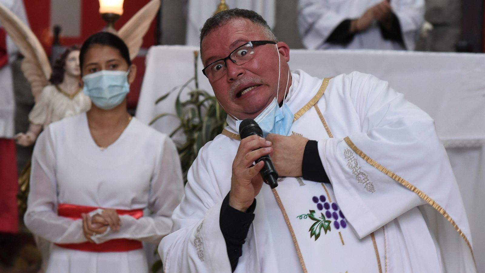 Costa Rica Priest Sings Public Health Message Amid Pandemic Abc News