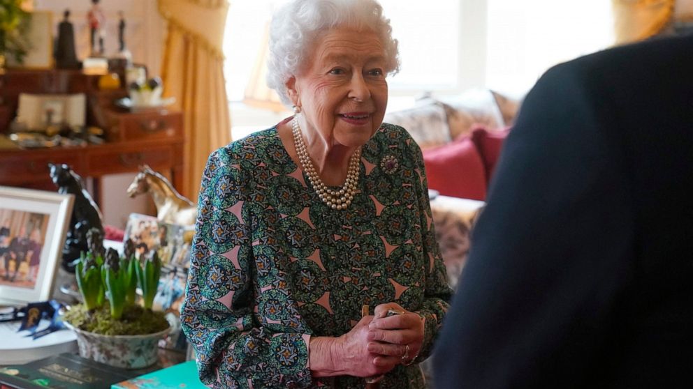 Queen still has mild COVID symptoms, cancels online meetings