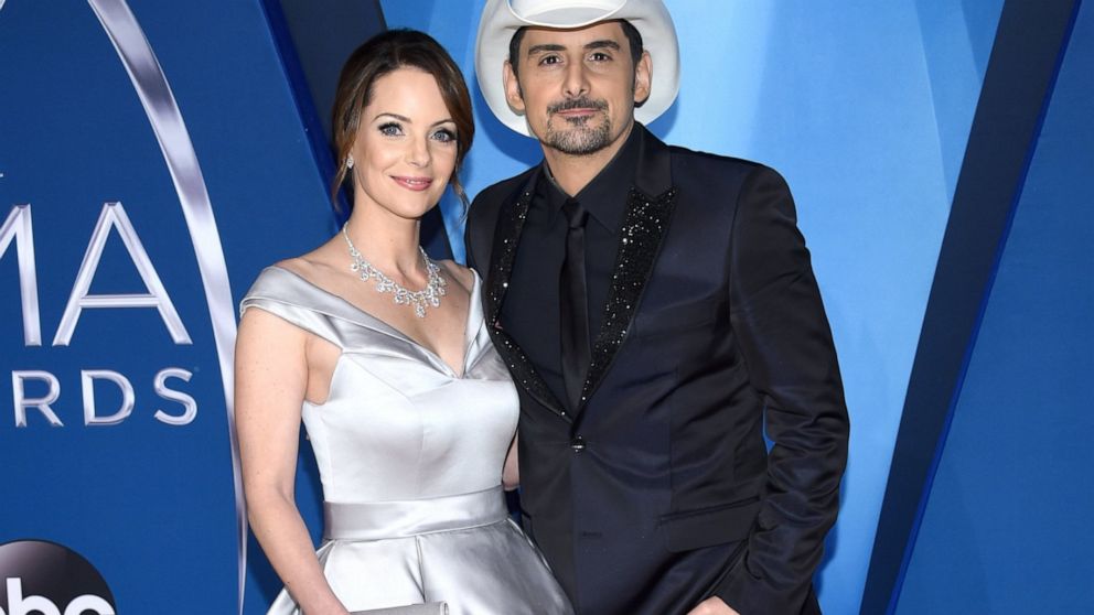 brad-paisley-wife-fights-hunger-with-1-million-meal-pledge