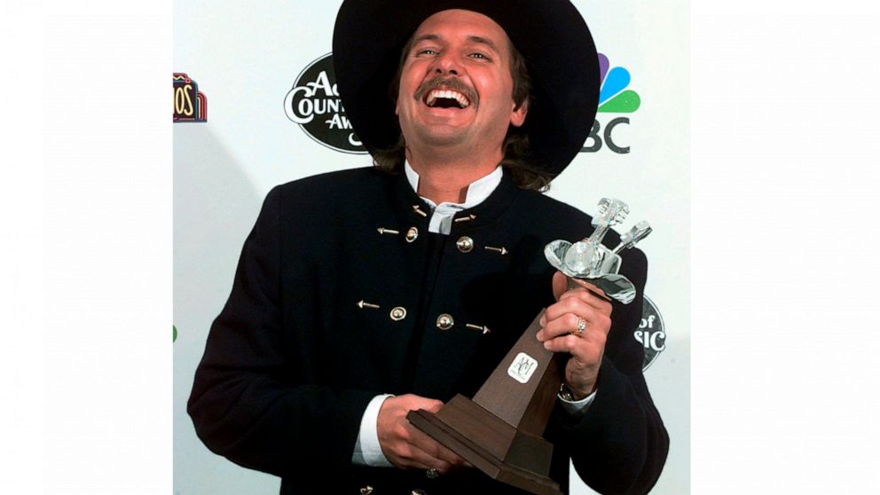 Jeff Carson poses backstage at the 31st Annual Academy of Country Music Awards, April 24, 1996 in Universal City, Calif. The country music singer and songwriter Jeff Carson, who scored hits with “Not On Your Love,” and “The Car” before becoming a pol