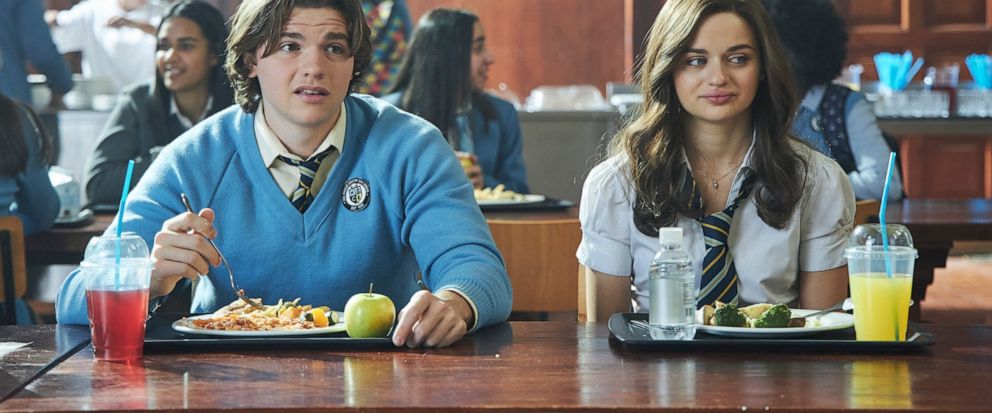 Review Another Dull Go Around With The Kissing Booth 2 Abc News