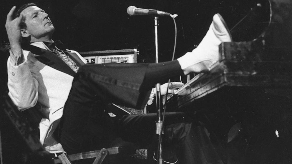 Jerry Lee Lewis, star du rock ‘n’ roll scandaleux, décède à 87 ans