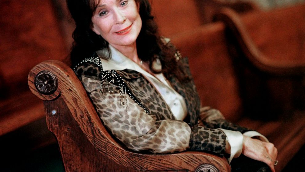 Country music icon Loretta Lynn, singer of ‘Coal Miner’s Daughter,’ dies at 90