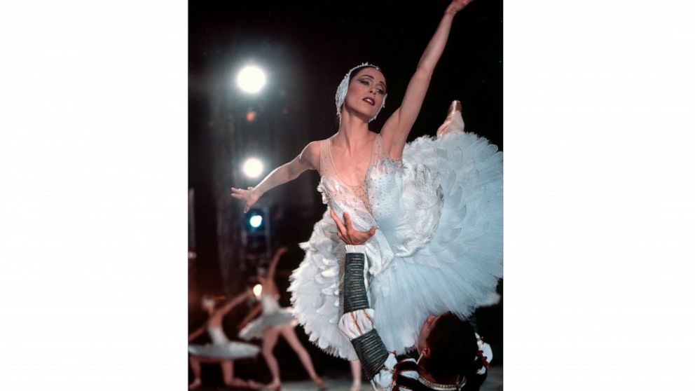 This 2000 image released by ABT shows Susan Jaffe and José Manuel Carreño in "Swan Lake." American Ballet Theatre named Jaffe as the new artistic director. Jaffe was a celebrated ballerina at ABT for more than two decades. (Paul Kolnik/ABT via AP)