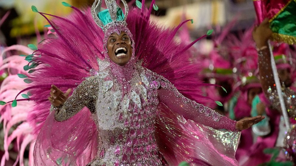 Le flamboyant défilé du carnaval de Rio est de retour après la pandémie